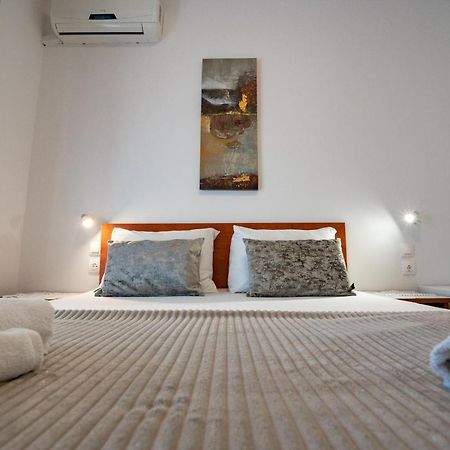 Rooms Magnolia With Pool Novalja Exterior photo