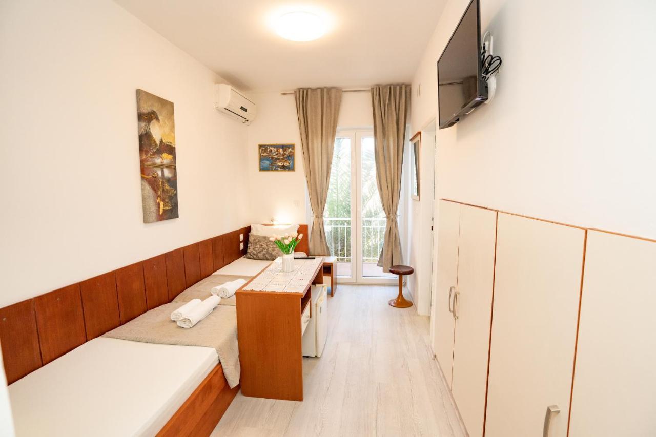 Rooms Magnolia With Pool Novalja Exterior photo