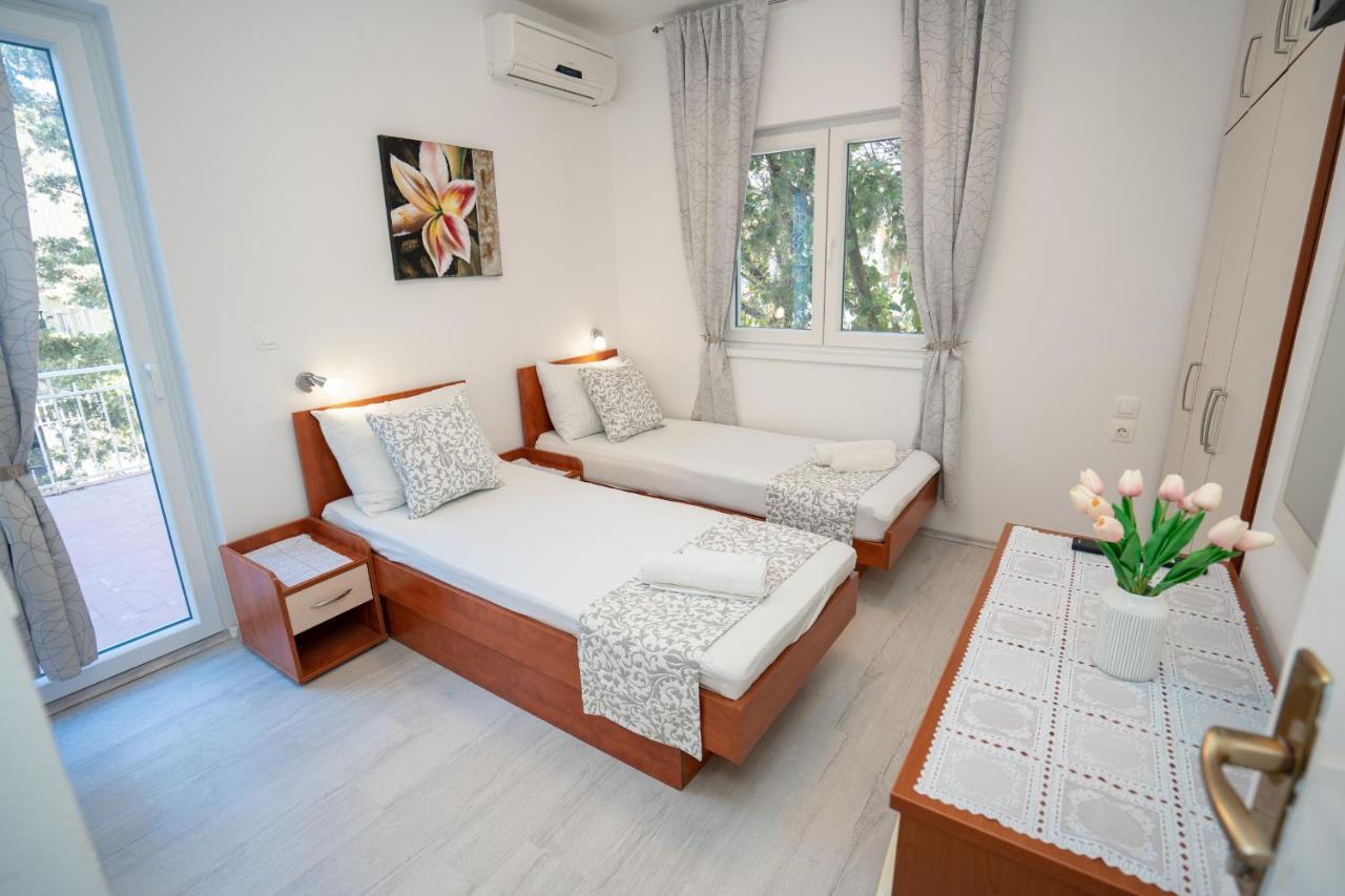 Rooms Magnolia With Pool Novalja Exterior photo