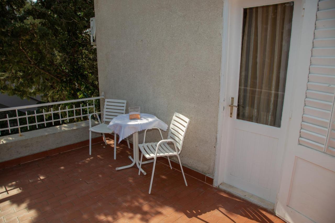 Rooms Magnolia With Pool Novalja Exterior photo