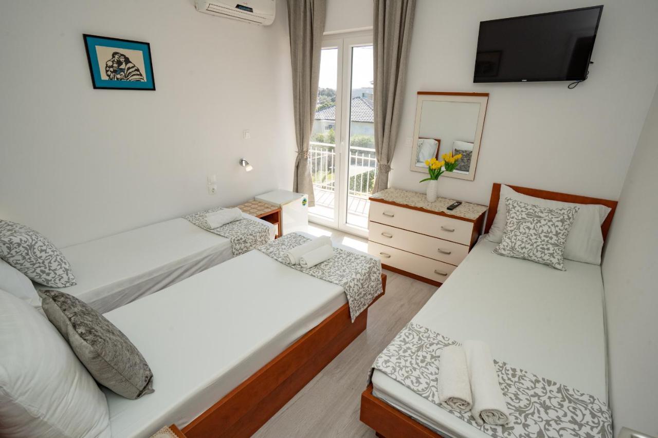 Rooms Magnolia With Pool Novalja Exterior photo