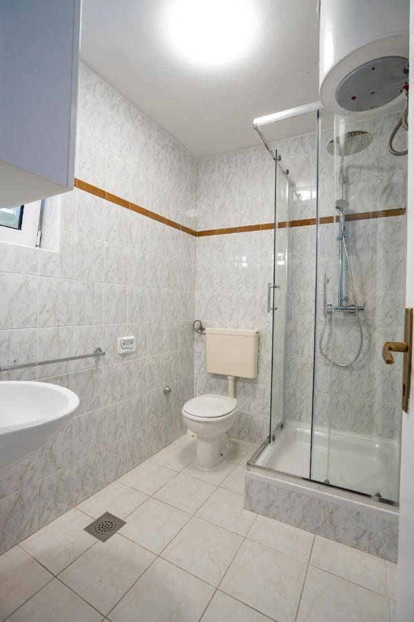 Rooms Magnolia With Pool Novalja Exterior photo