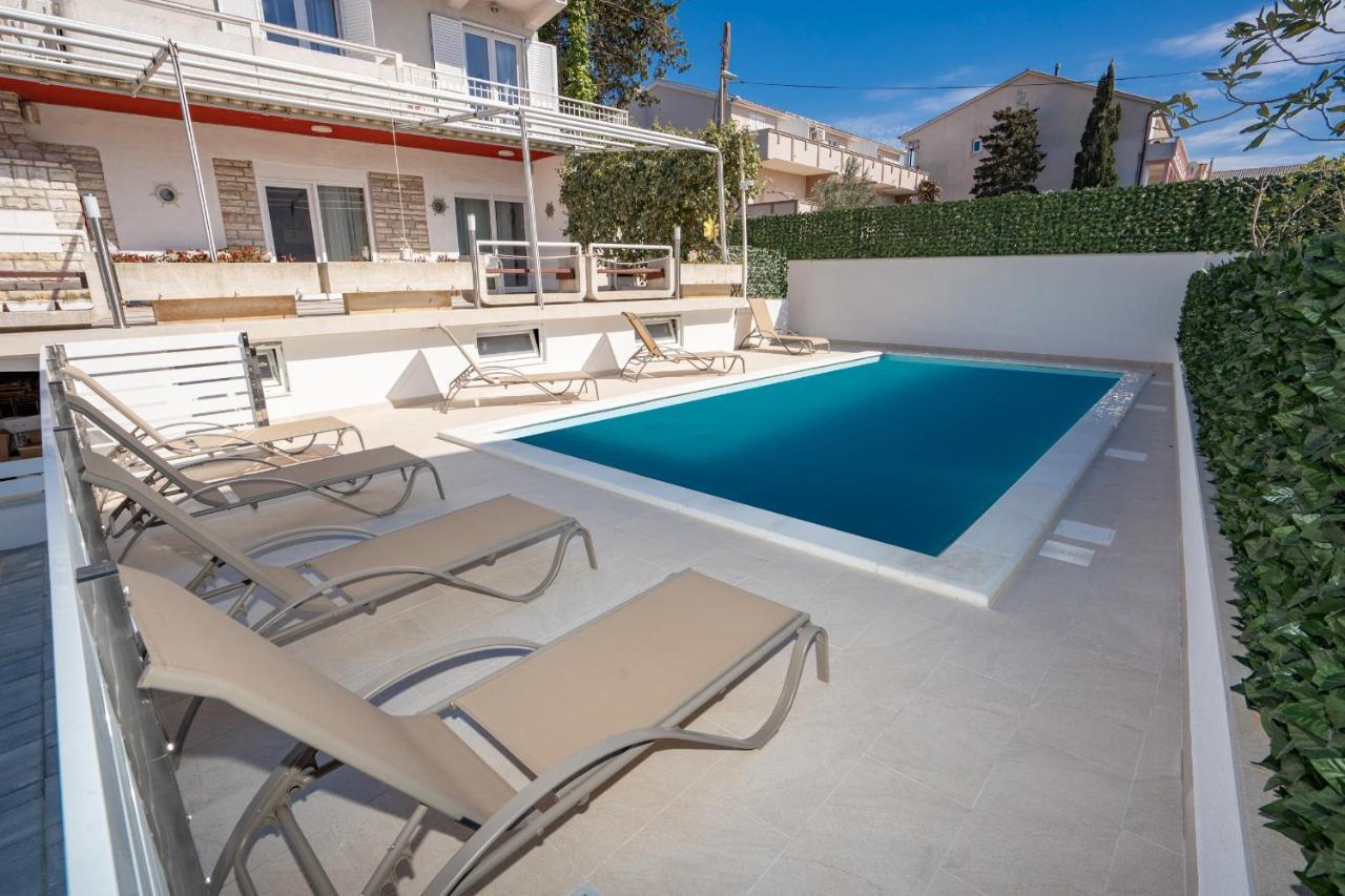 Rooms Magnolia With Pool Novalja Exterior photo