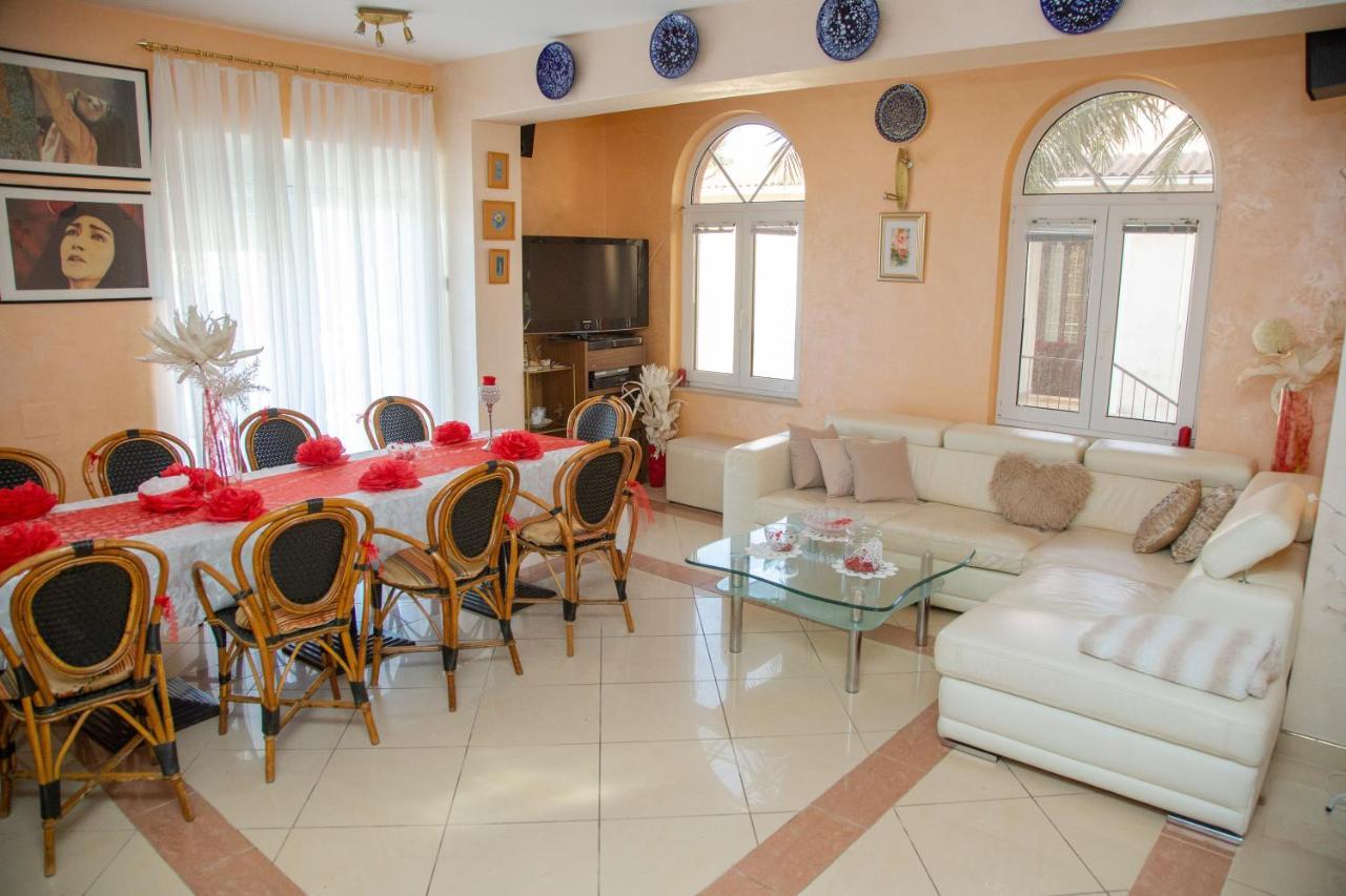 Rooms Magnolia With Pool Novalja Exterior photo